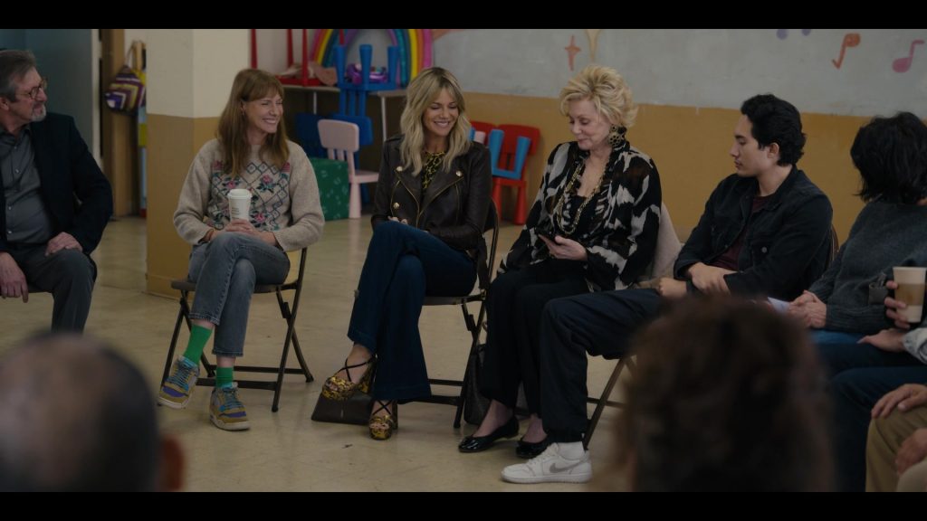 Nike Sneakers in Hacks S03E03 “The Roast Of Deborah Vance” (2024) (Image 5)