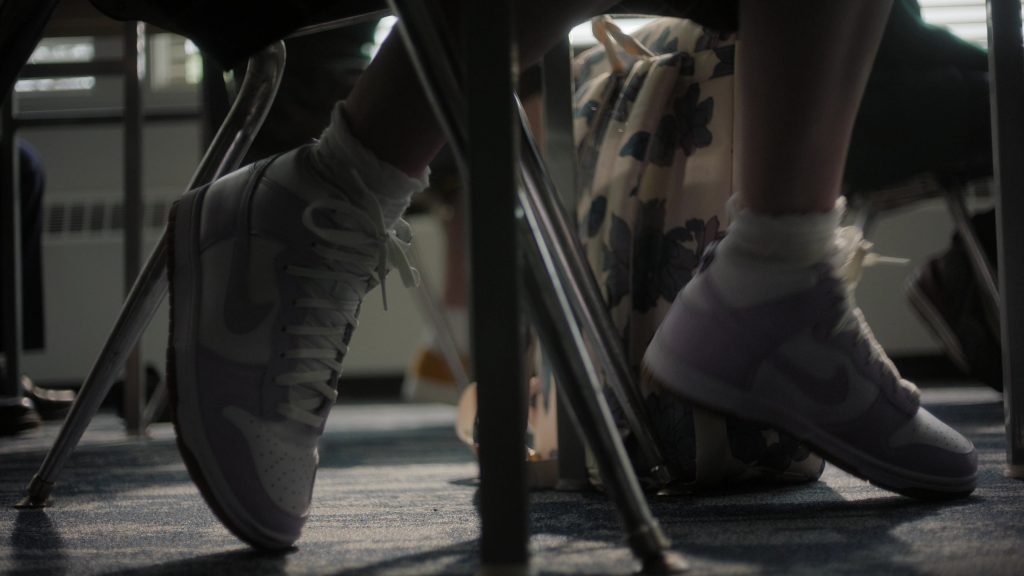 Nike Sneakers in Happy Face S01E04 “Controlled Burn” (2025) (Image 3)