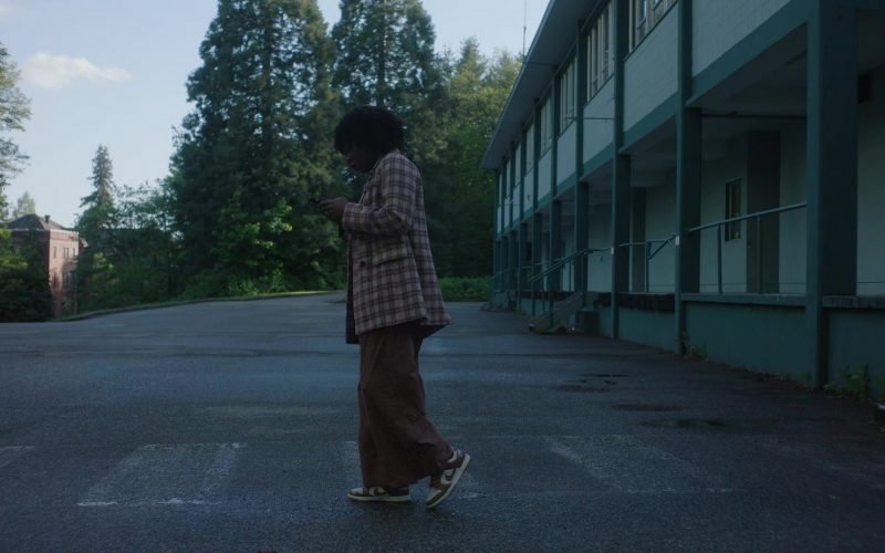 Nike Sneakers in Happy Face S01E05 “Don't Dream” (2025) (Image 1)