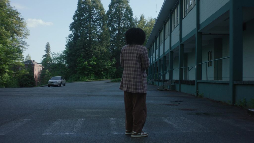 Nike Sneakers in Happy Face S01E05 “Don't Dream” (2025) (Image 3)