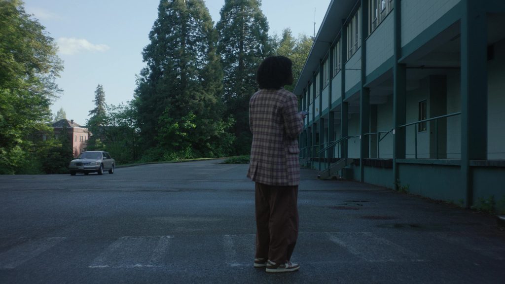 Nike Sneakers in Happy Face S01E05 “Don't Dream” (2025) (Image 4)