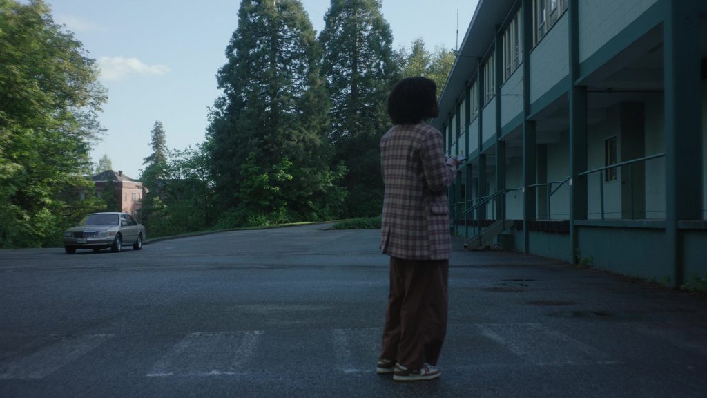 Nike Sneakers in Happy Face S01E05 “Don't Dream” (2025) (Image 5)