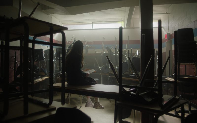 Nike Sneakers in Happy Face S01E06 “Lorelai” (2025) (Image 1)