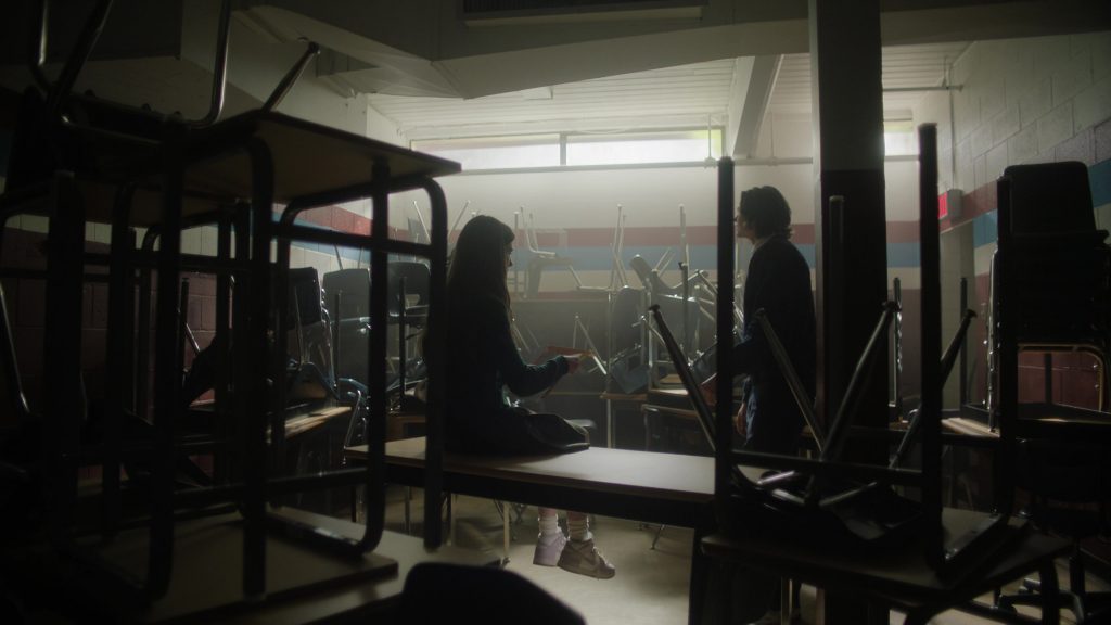 Nike Sneakers in Happy Face S01E06 “Lorelai” (2025) (Image 3)