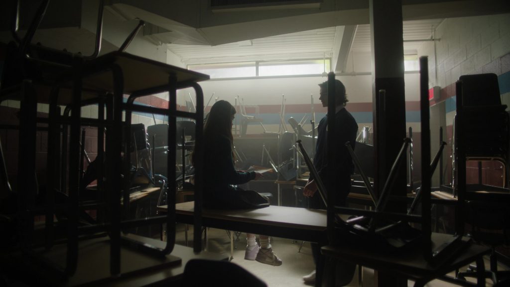 Nike Sneakers in Happy Face S01E06 “Lorelai” (2025) (Image 4)