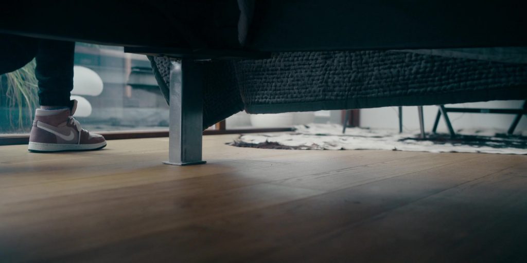 Nike Sneakers in Hijack S01E06 “Comply Slowly” (2023) (Image 1)
