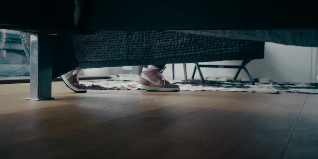 Nike Sneakers in Hijack S01E06 “Comply Slowly” (2023) (Image 2)