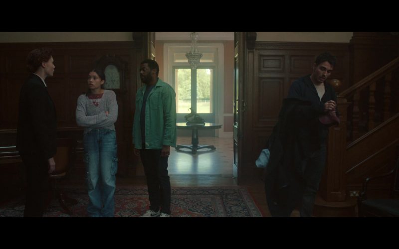 Nike Sneakers in Hostage S01E05 (2025) (Image 1)