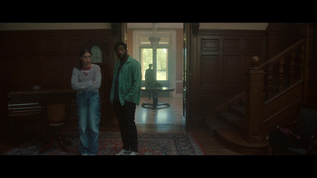 Nike Sneakers in Hostage S01E05 (2025) (Image 10)