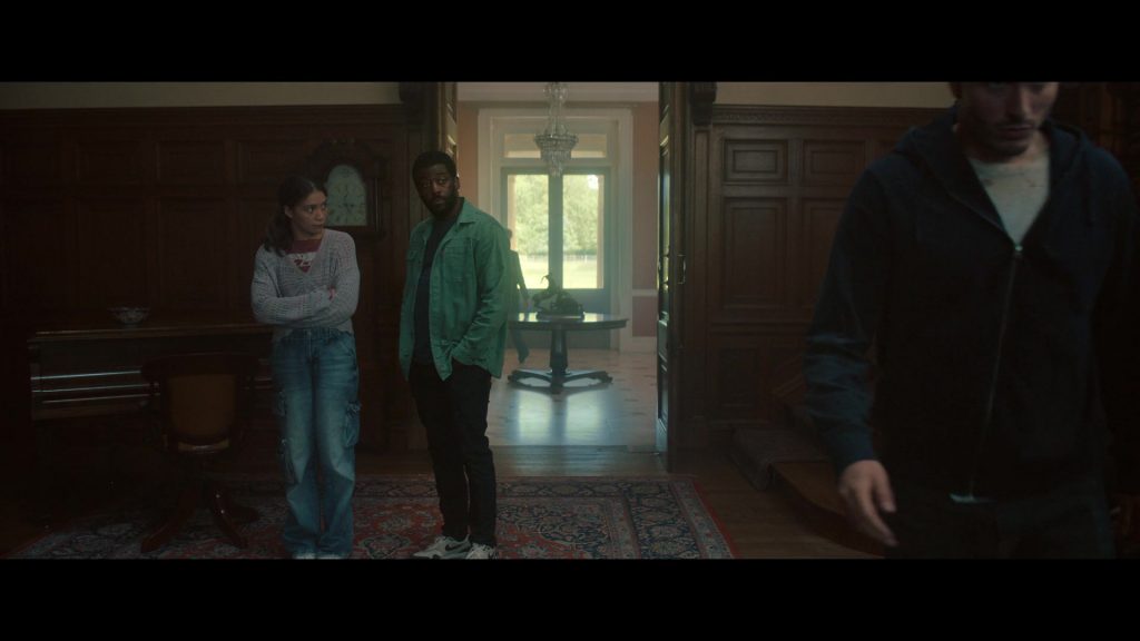 Nike Sneakers in Hostage S01E05 (2025) (Image 2)