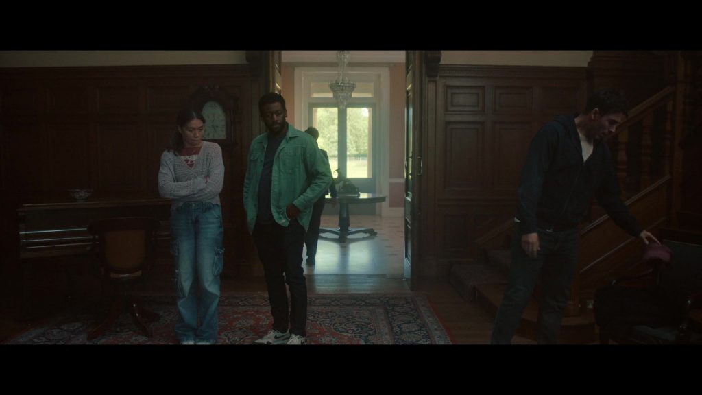 Nike Sneakers in Hostage S01E05 (2025) (Image 5)