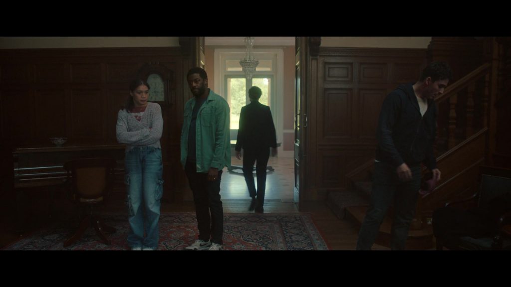 Nike Sneakers in Hostage S01E05 (2025) (Image 6)
