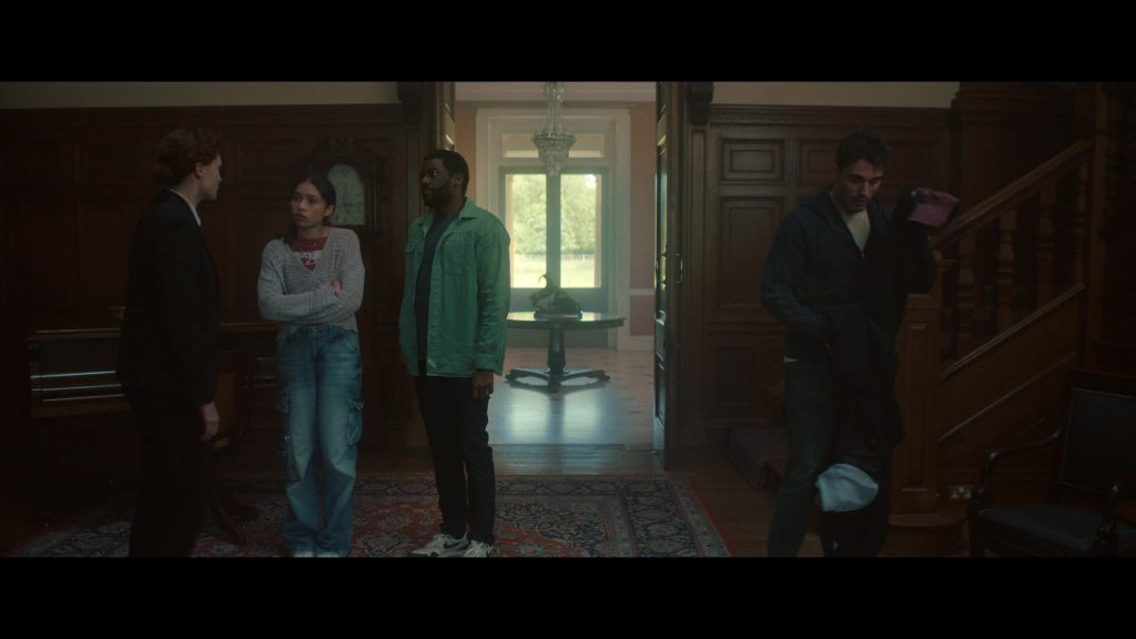Nike Sneakers in Hostage S01E05 (2025) (Image 9)