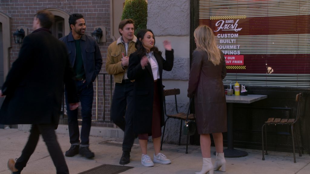 Nike Sneakers in How I Met Your Father S02E12 “Not a Mamma Mia” (2023) (Image 2)