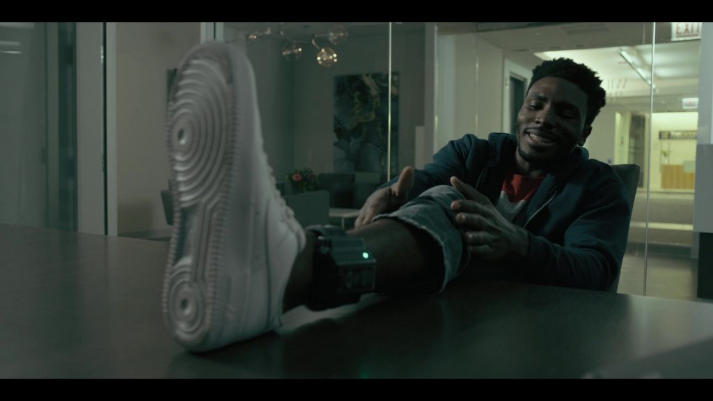 Nike Sneakers in Justified - City Primeval S01E04 “Kokomo” (2023) (Image 2)