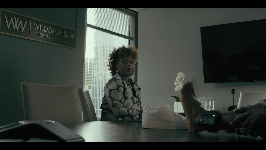 Nike Sneakers in Justified - City Primeval S01E04 “Kokomo” (2023) (Image 3)