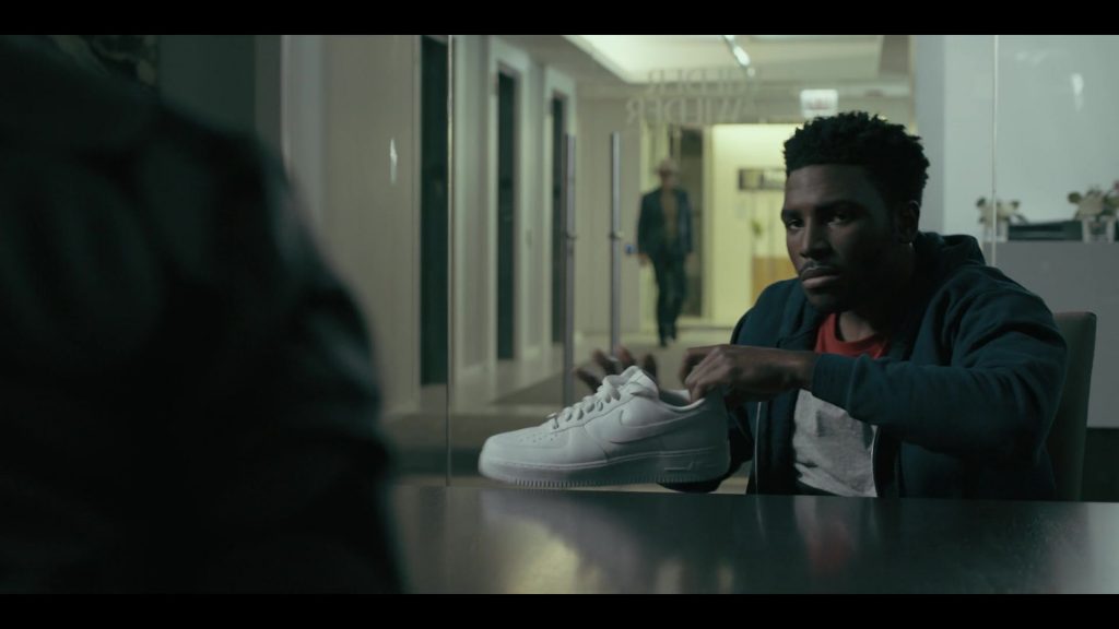 Nike Sneakers in Justified - City Primeval S01E04 “Kokomo” (2023) (Image 4)