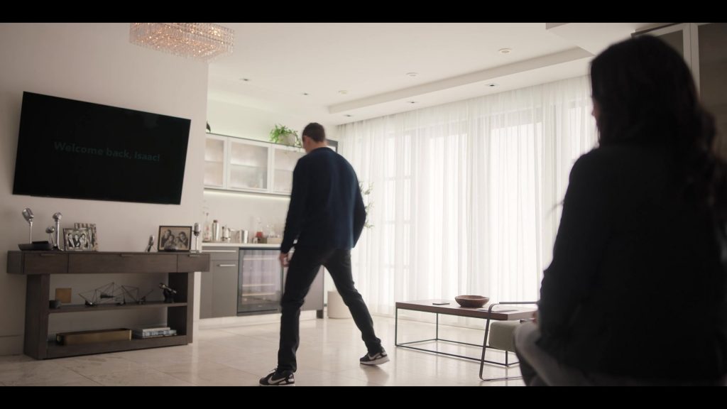 Nike Sneakers in Laid S01E04 “Flagstaff” (2024) (Image 1)