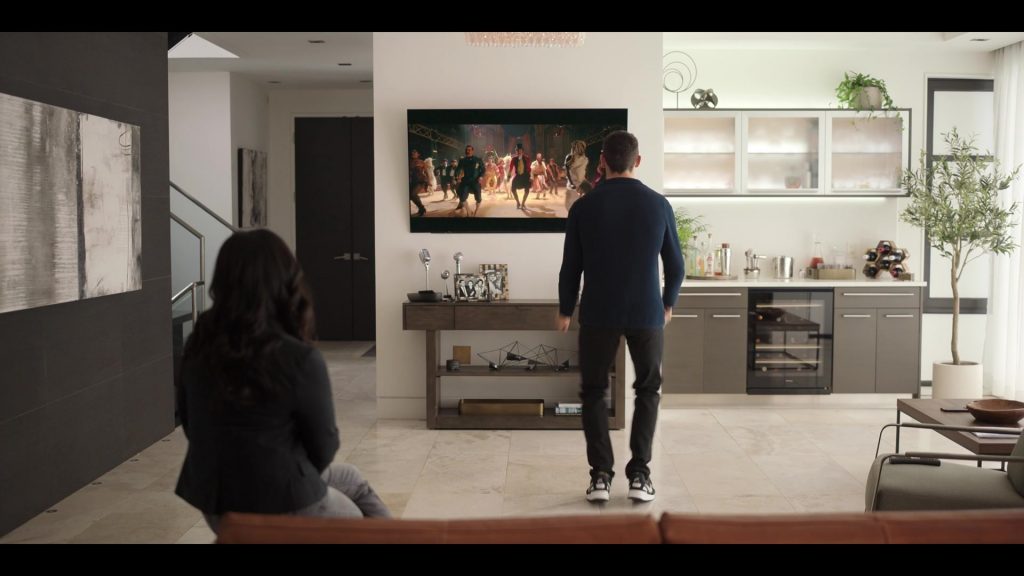 Nike Sneakers in Laid S01E04 “Flagstaff” (2024) (Image 11)
