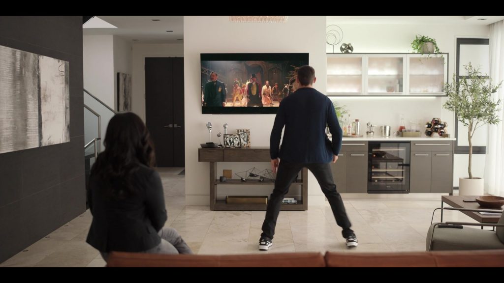 Nike Sneakers in Laid S01E04 “Flagstaff” (2024) (Image 12)