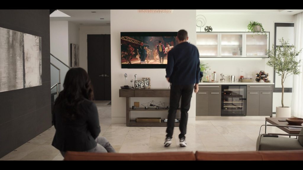 Nike Sneakers in Laid S01E04 “Flagstaff” (2024) (Image 13)