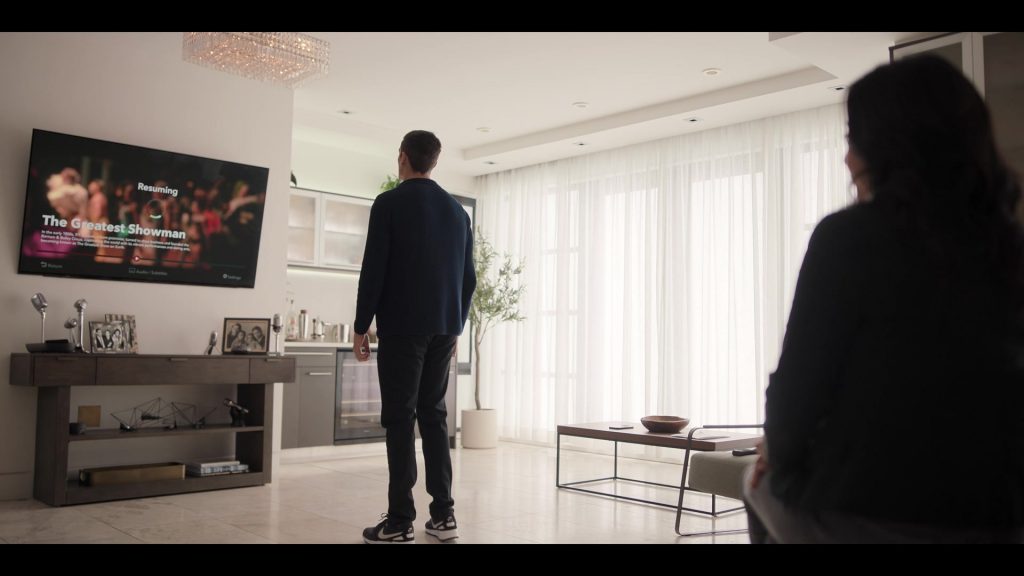 Nike Sneakers in Laid S01E04 “Flagstaff” (2024) (Image 17)