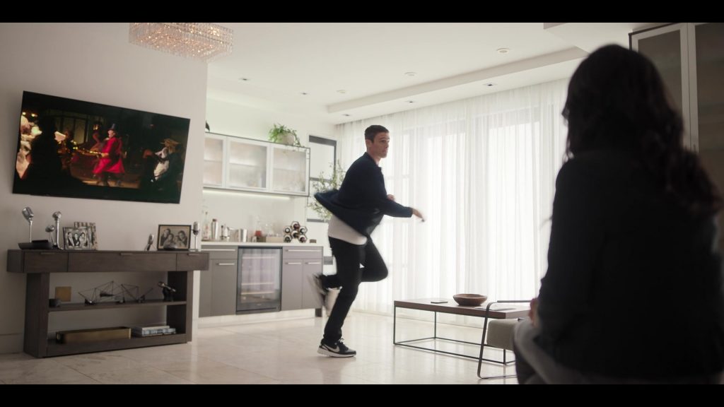 Nike Sneakers in Laid S01E04 “Flagstaff” (2024) (Image 4)