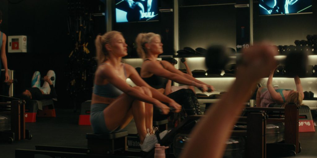 Nike Sneakers in Landman S01E07 “All Roads Lead to a Hole” (2024) (Image 1)