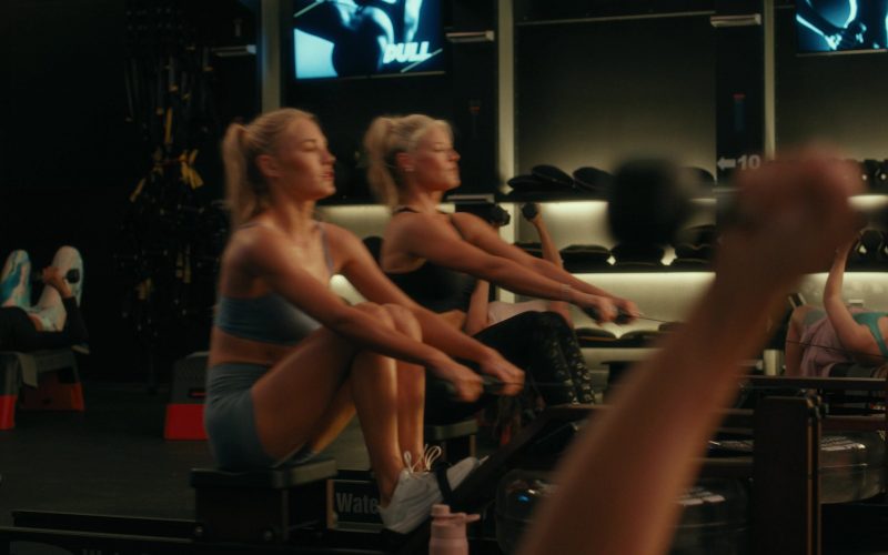 Nike Sneakers in Landman S01E07 “All Roads Lead to a Hole” (2024) (Image 1)