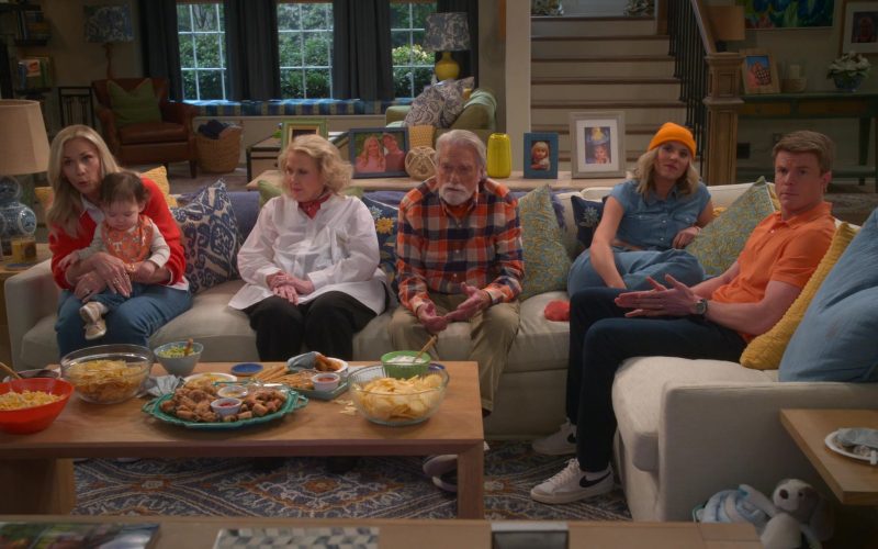 Nike Sneakers in Leanne S01E04 “Smooth Like a Dolphin” (2025) (Image 1)