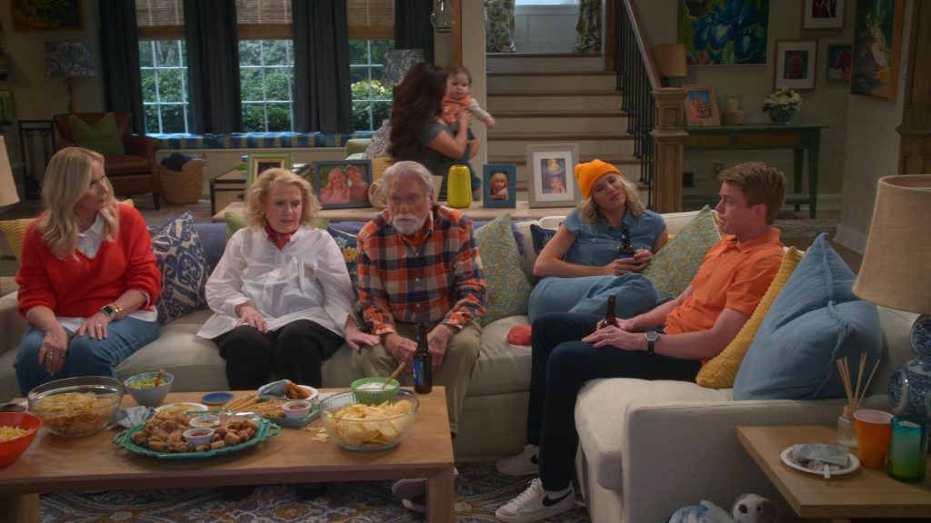 Nike Sneakers in Leanne S01E04 “Smooth Like a Dolphin” (2025) (Image 3)