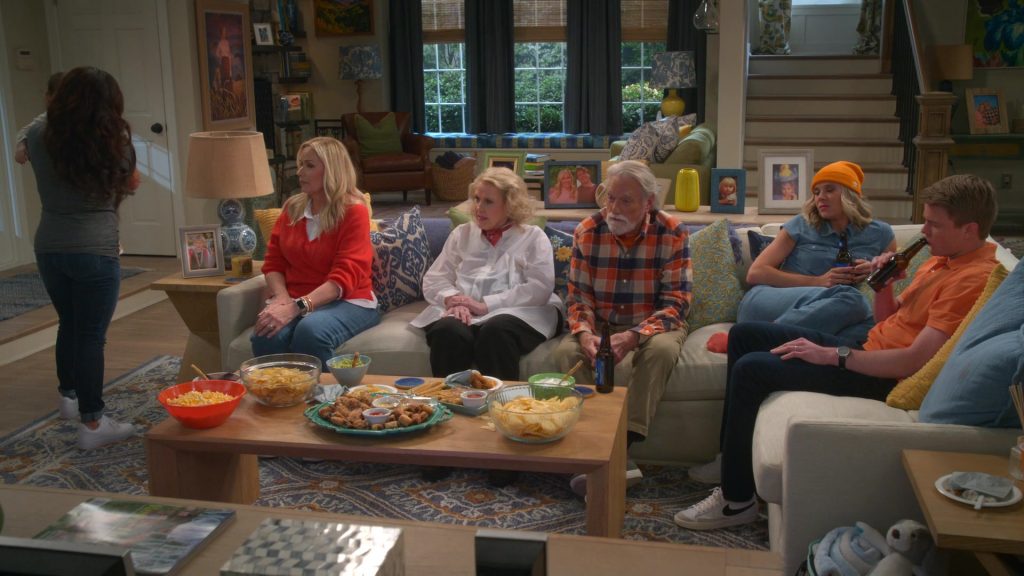 Nike Sneakers in Leanne S01E04 “Smooth Like a Dolphin” (2025) (Image 4)
