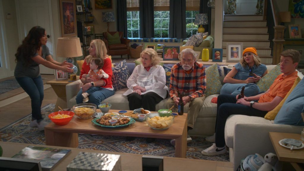Nike Sneakers in Leanne S01E04 “Smooth Like a Dolphin” (2025) (Image 5)