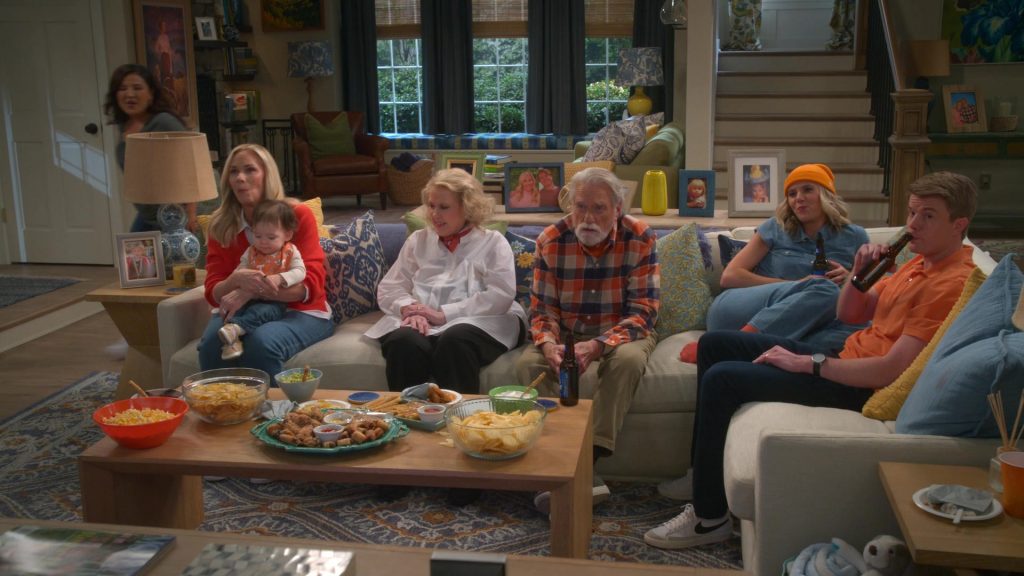 Nike Sneakers in Leanne S01E04 “Smooth Like a Dolphin” (2025) (Image 7)