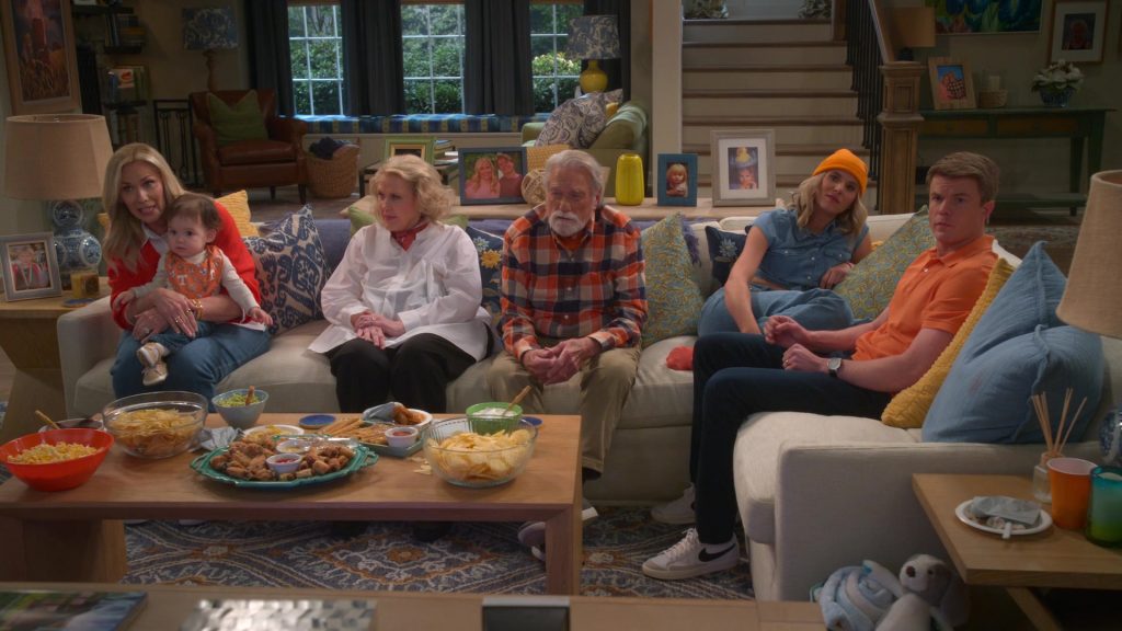 Nike Sneakers in Leanne S01E04 “Smooth Like a Dolphin” (2025) (Image 9)