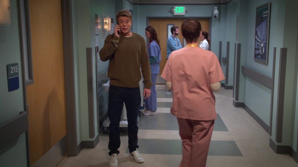 Nike Sneakers in Leanne S01E16 “Having Big Feelings” (2025) (Image 1)