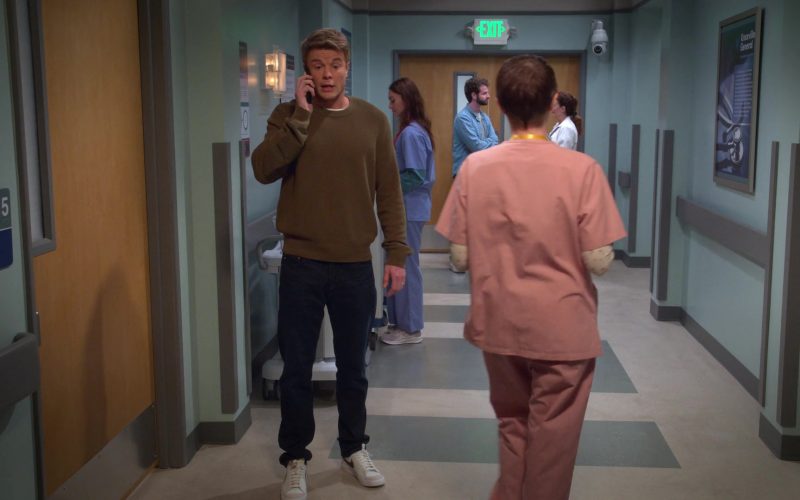 Nike Sneakers in Leanne S01E16 “Having Big Feelings” (2025) (Image 1)