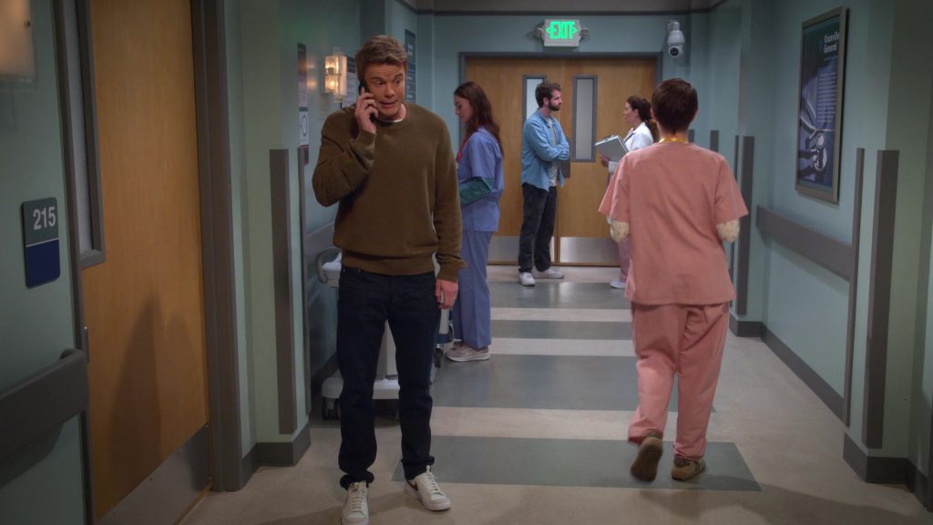 Nike Sneakers in Leanne S01E16 “Having Big Feelings” (2025) (Image 2)