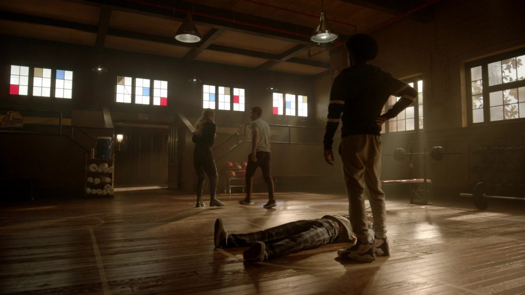 Nike Sneakers in Legacies S04E08 “You Will Remember Me” (2021) (Image 1)