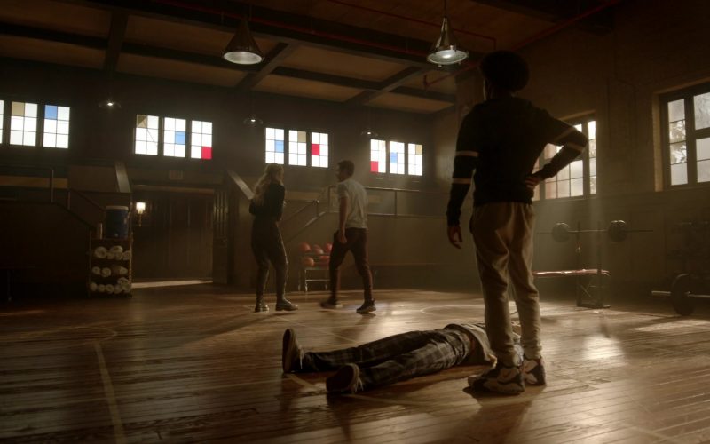 Nike Sneakers in Legacies S04E08 “You Will Remember Me” (2021) (Image 1)