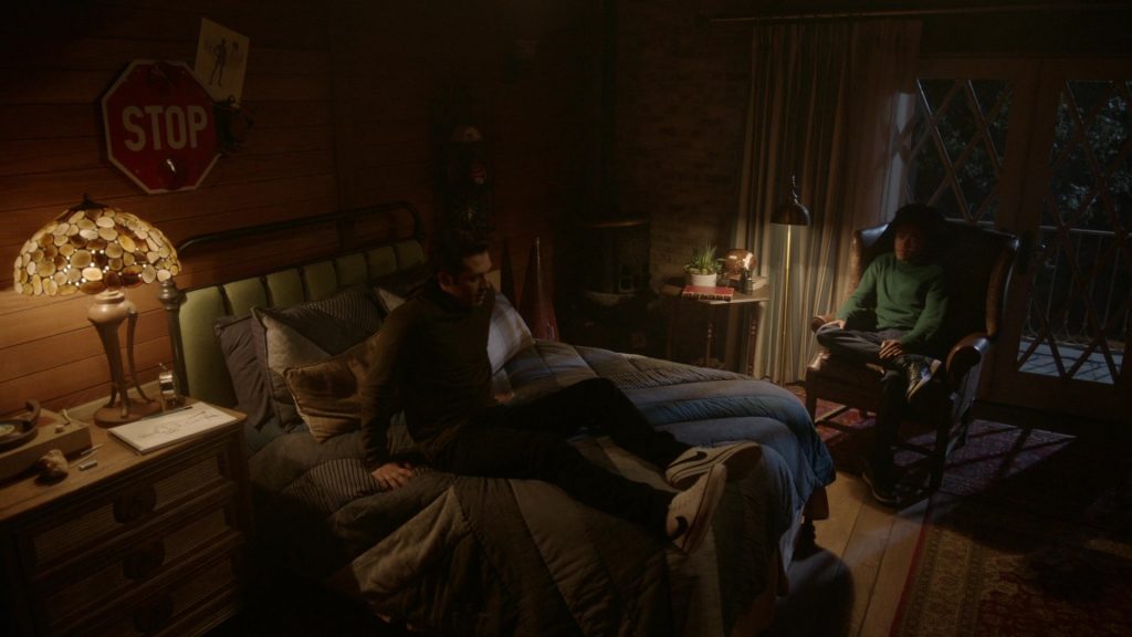 Nike Sneakers in Legacies S04E09 “I Can't Be the One to Stop You” (2021) (Image 1)