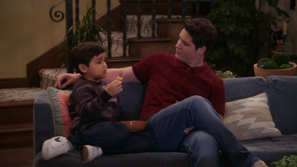 Nike Sneakers in Lopez vs Lopez S03E08 “Lopez vs Dateline” (2024) (Image 8)