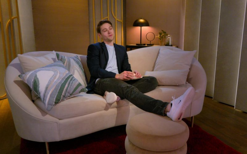 Nike Sneakers in Love Is Blind S08E01 “I Have A Husband” (2025) (Image 1)