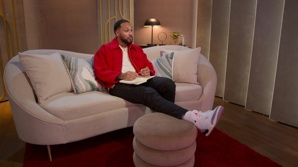 Nike Sneakers in Love Is Blind S08E01 “I Have A Husband” (2025) (Image 15)