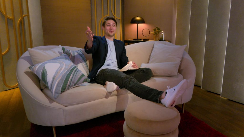 Nike Sneakers in Love Is Blind S08E01 “I Have A Husband” (2025) (Image 22)