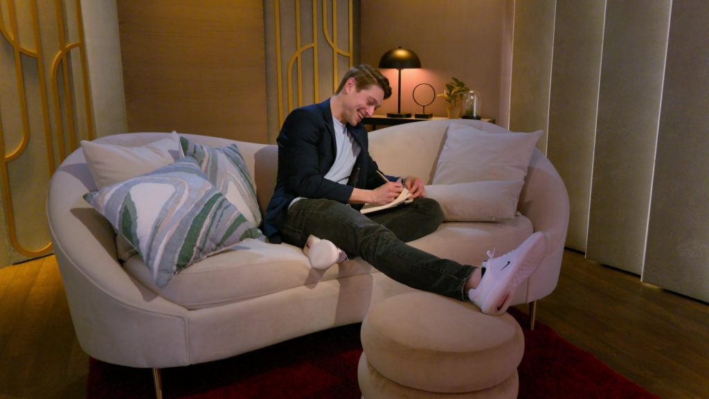 Nike Sneakers in Love Is Blind S08E01 “I Have A Husband” (2025) (Image 26)