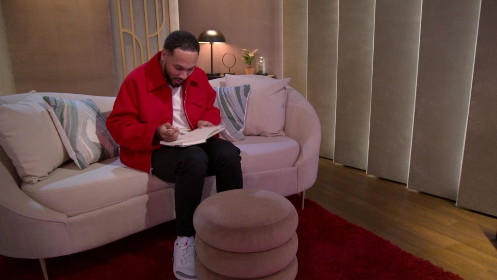 Nike Sneakers in Love Is Blind S08E01 “I Have A Husband” (2025) (Image 3)