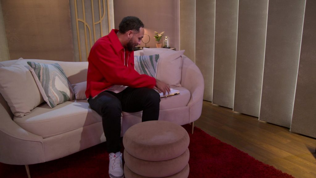 Nike Sneakers in Love Is Blind S08E01 “I Have A Husband” (2025) (Image 30)