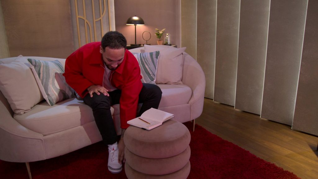 Nike Sneakers in Love Is Blind S08E01 “I Have A Husband” (2025) (Image 9)