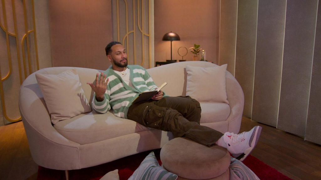 Nike Sneakers in Love Is Blind S08E02 “Open Hearts, Open Minds, Can't Lose” (2025) (Image 11)